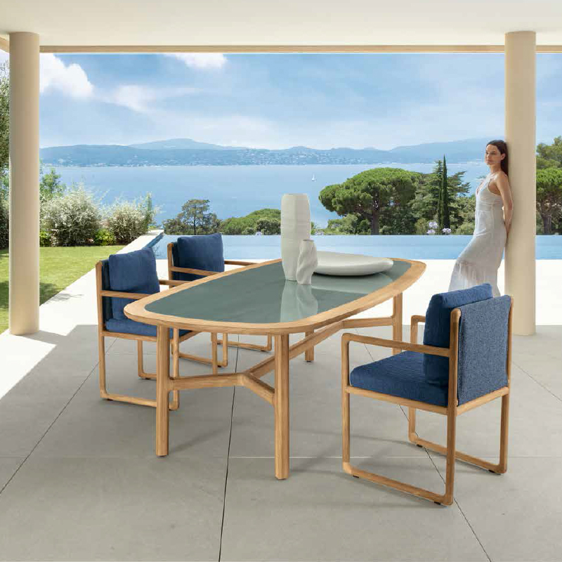 outdoor dining table