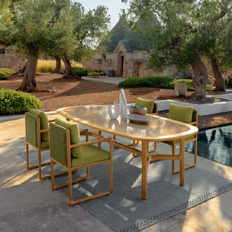 outdoor dining table